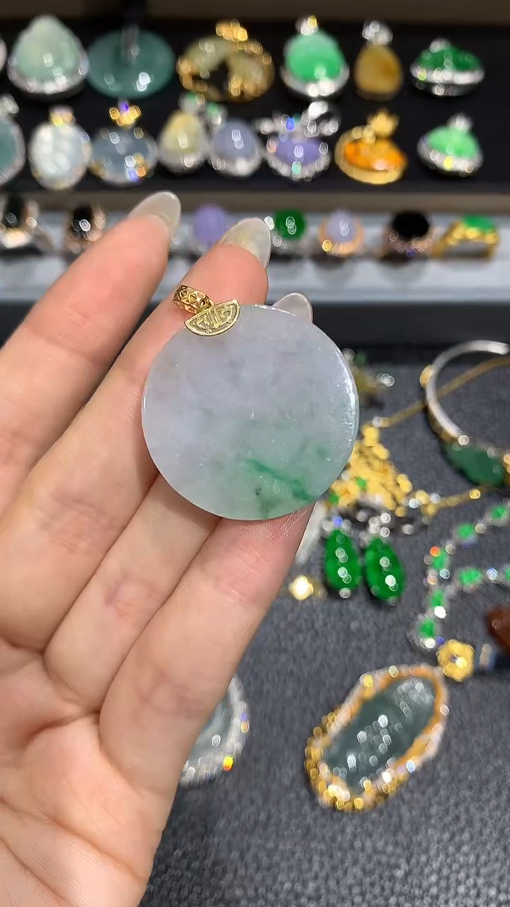 【闪购商品】翡翠吊坠(不含链)18K金镶嵌1团购