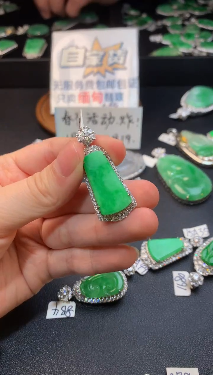 【闪购商品】翡翠颈饰银S925镶嵌翡翠