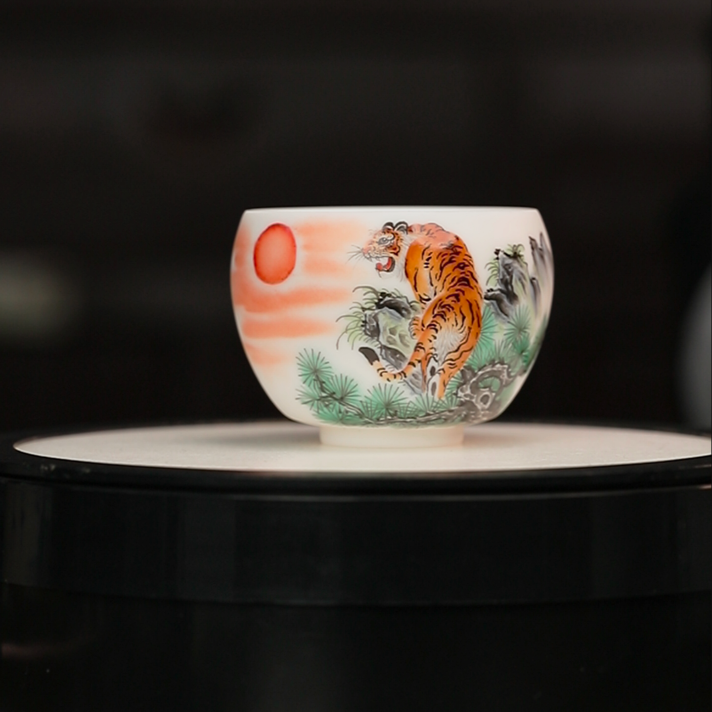 11.30/n10100/白瓷/粉彩老虎杯