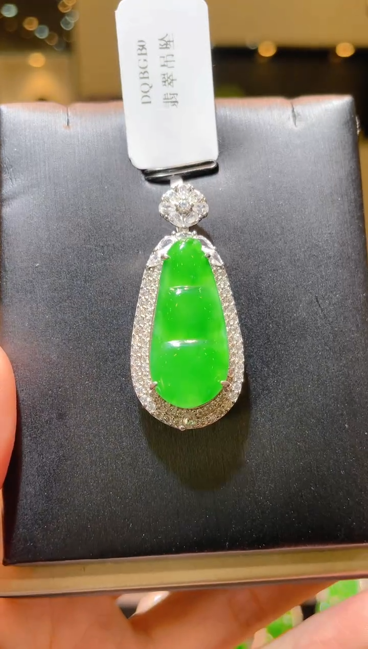 【闪购商品】翡翠吊坠(不含链)未镶嵌A18