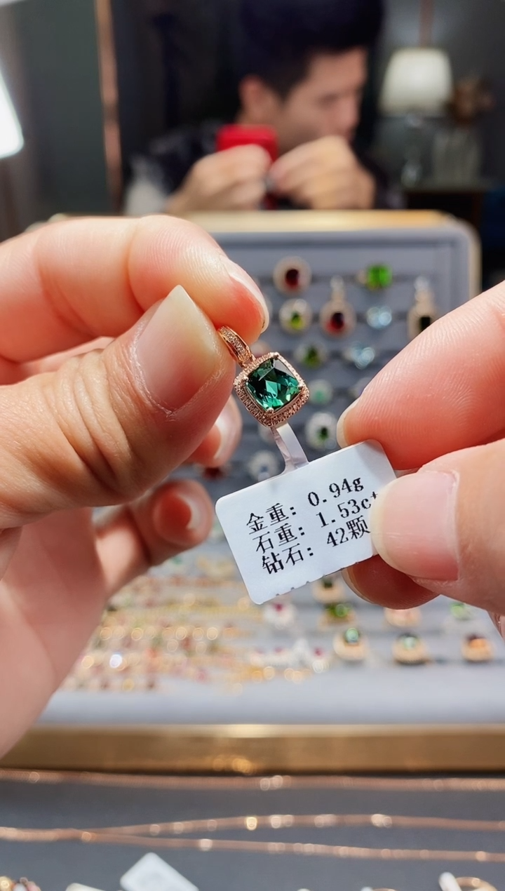 【闪购商品】碧玺颈饰18K金镶嵌1.53.