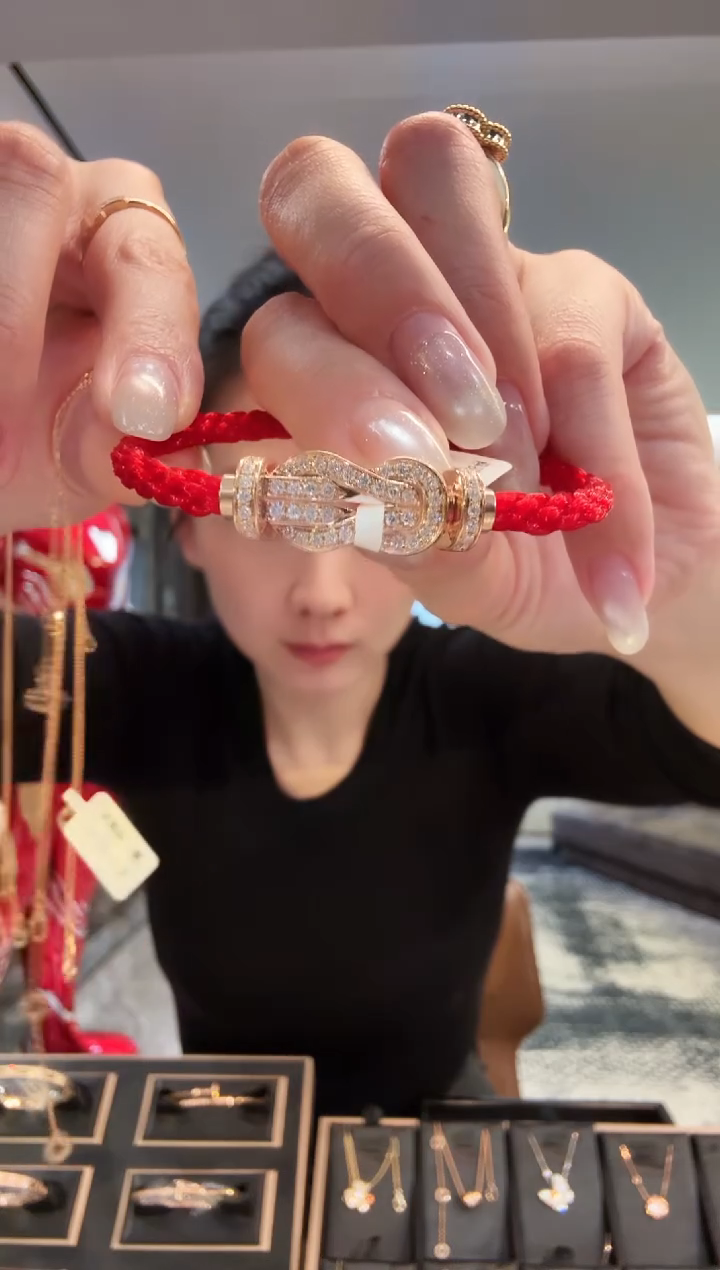 18K金镶嵌手链钻石大号8字扣手绳