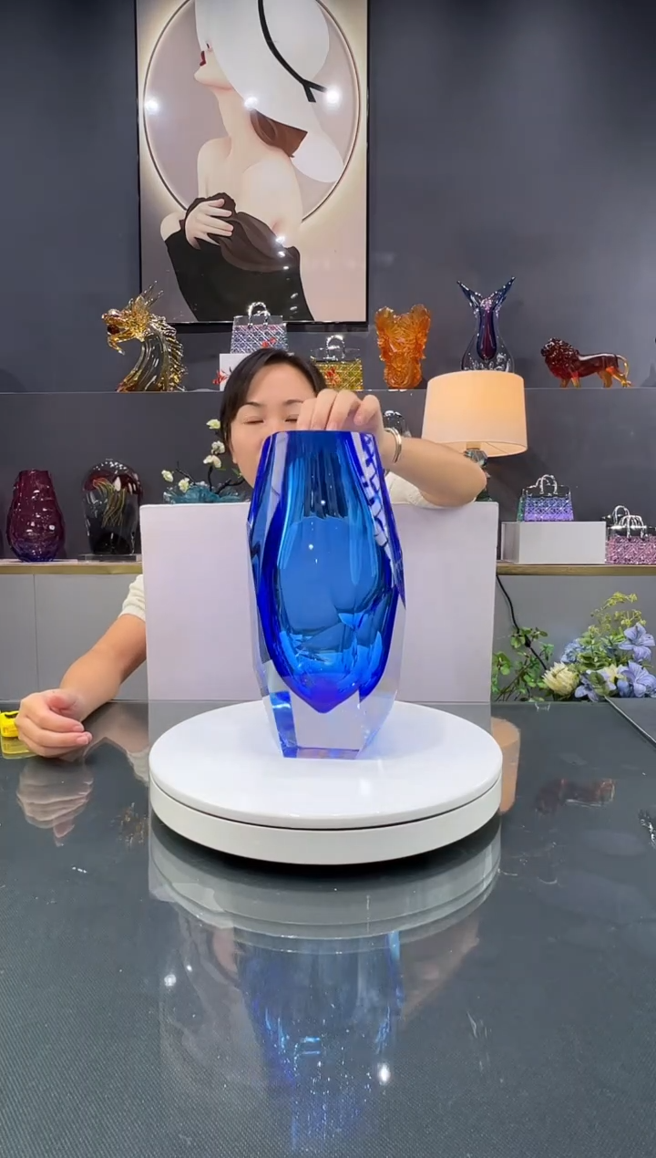 琉璃稳****?　水晶琉璃花瓶1个 