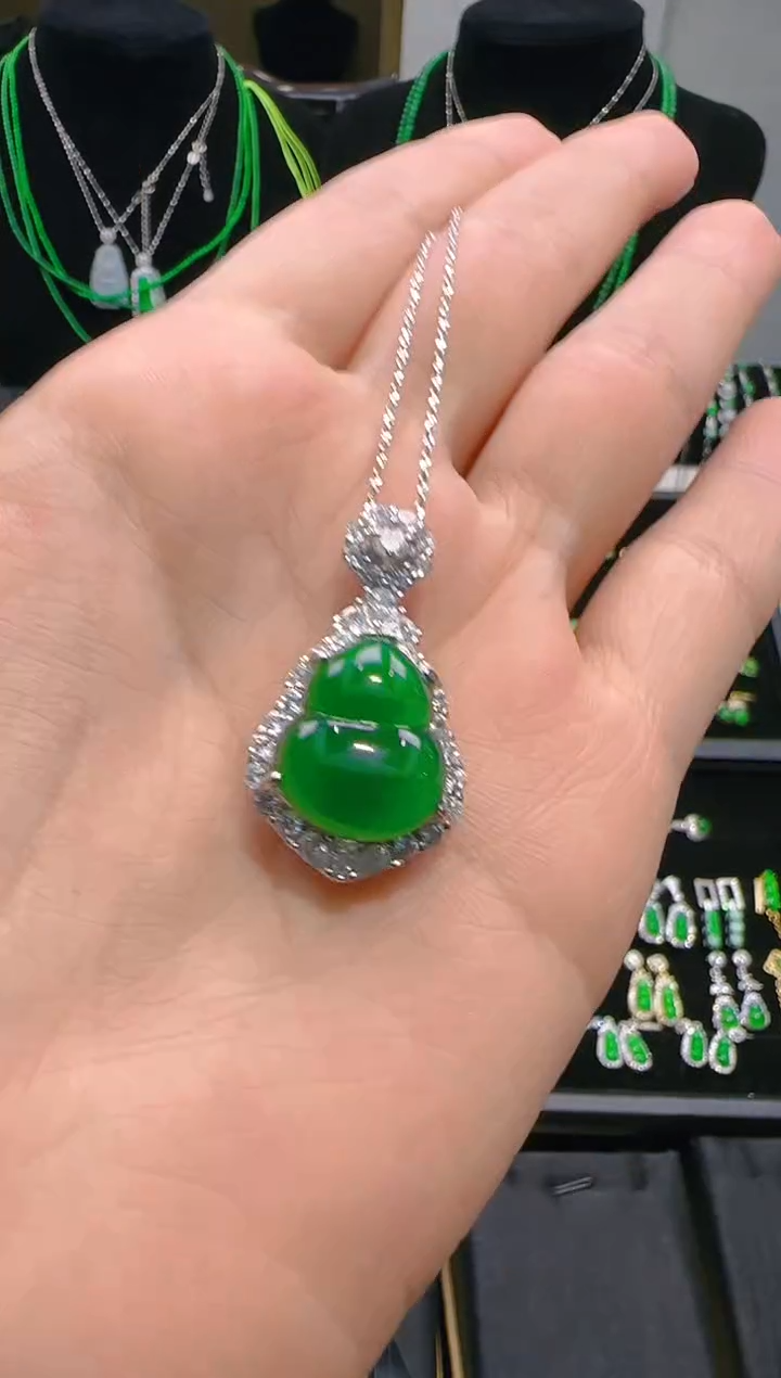 颈饰银S925镶嵌翡翠葫芦吊坠