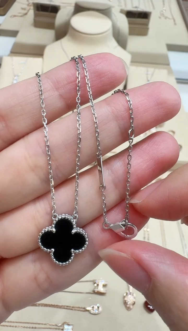 玛瑙/玉髓套链铂Pt950镶嵌白金四叶草时尚套链