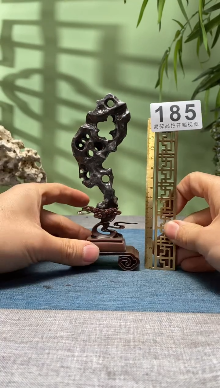 【闪购商品】树脂制品底座 石头是青州玲珑石185号