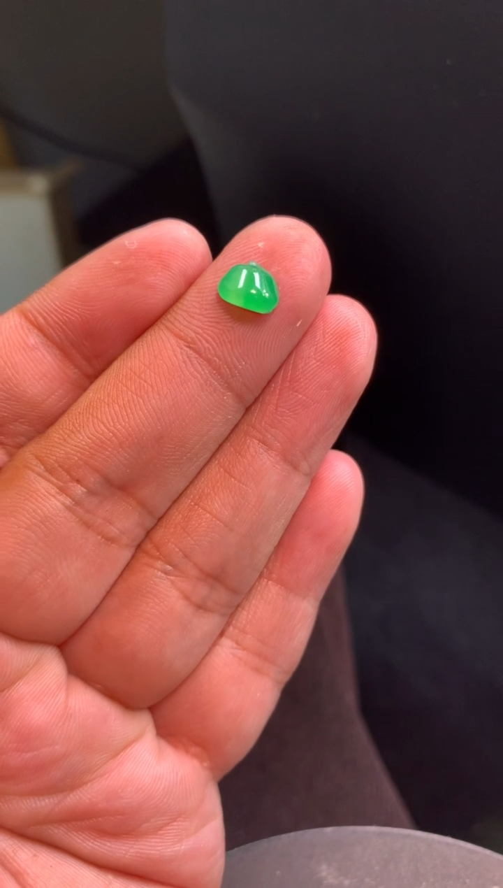 【闪购商品】翡翠颈饰未镶嵌瓜