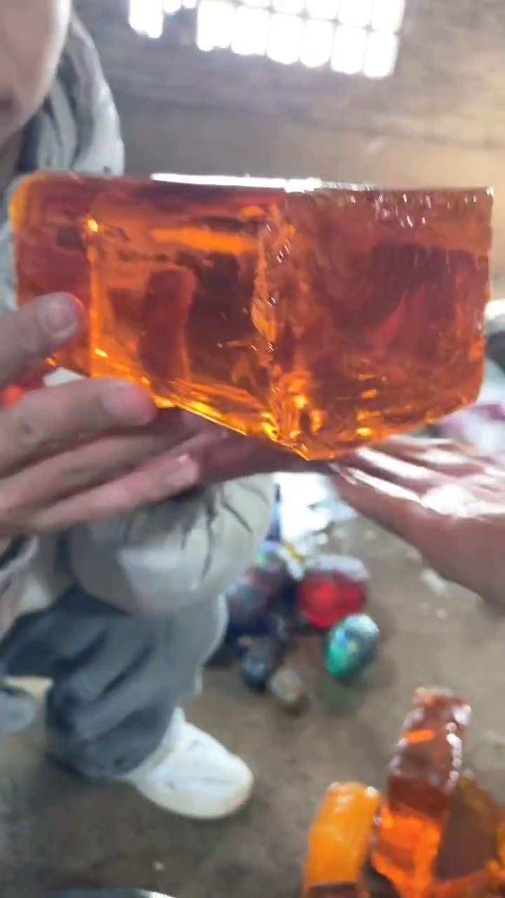 新疆五彩石原石摆件