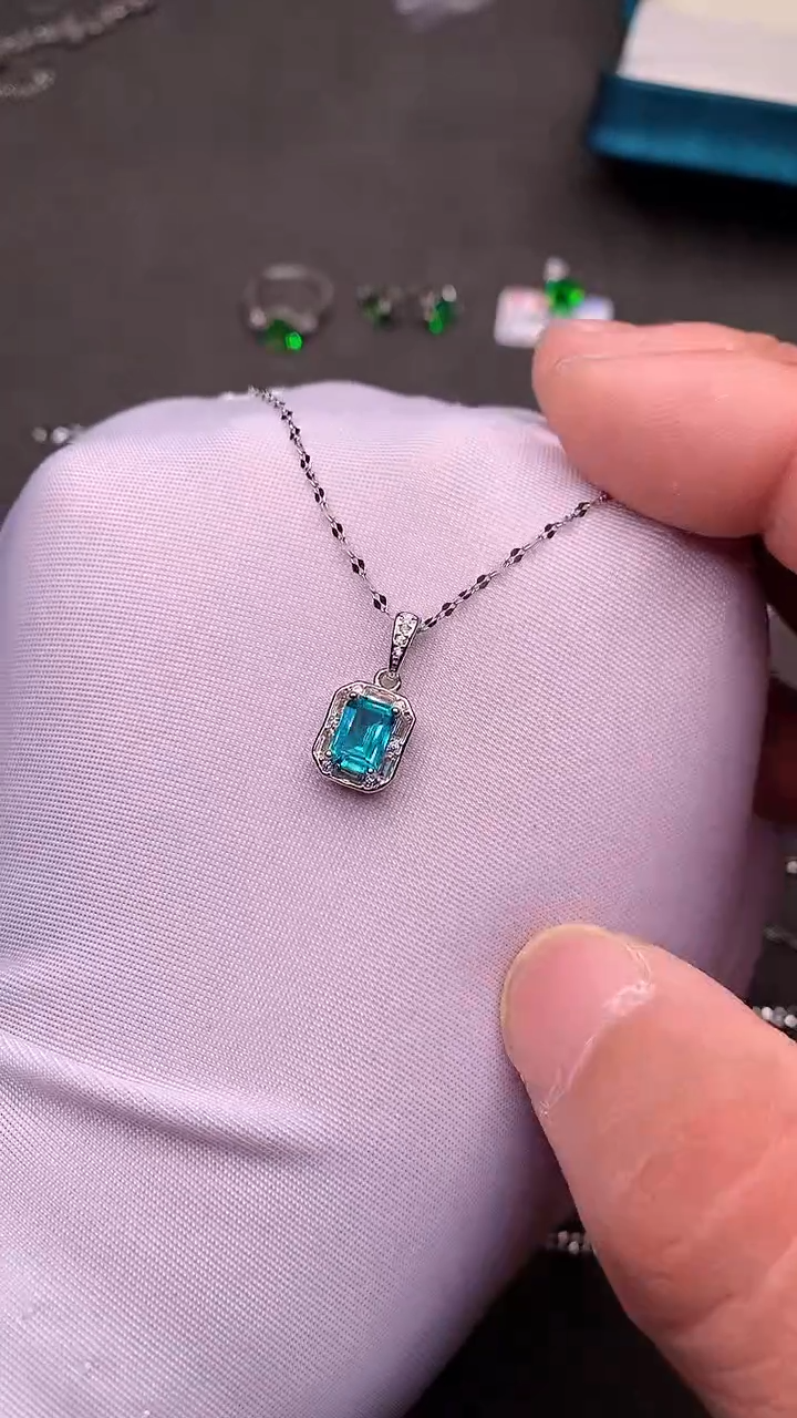 【闪购商品】祖母绿颈饰银S925镶嵌........