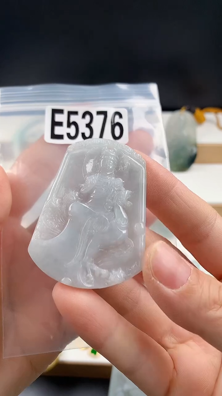 颈饰未镶嵌翡翠天然翡翠吊坠挂件