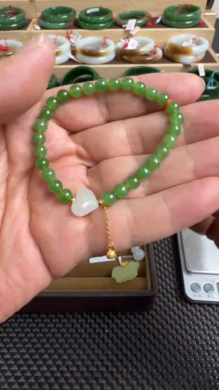 颈饰未镶嵌和田玉手串