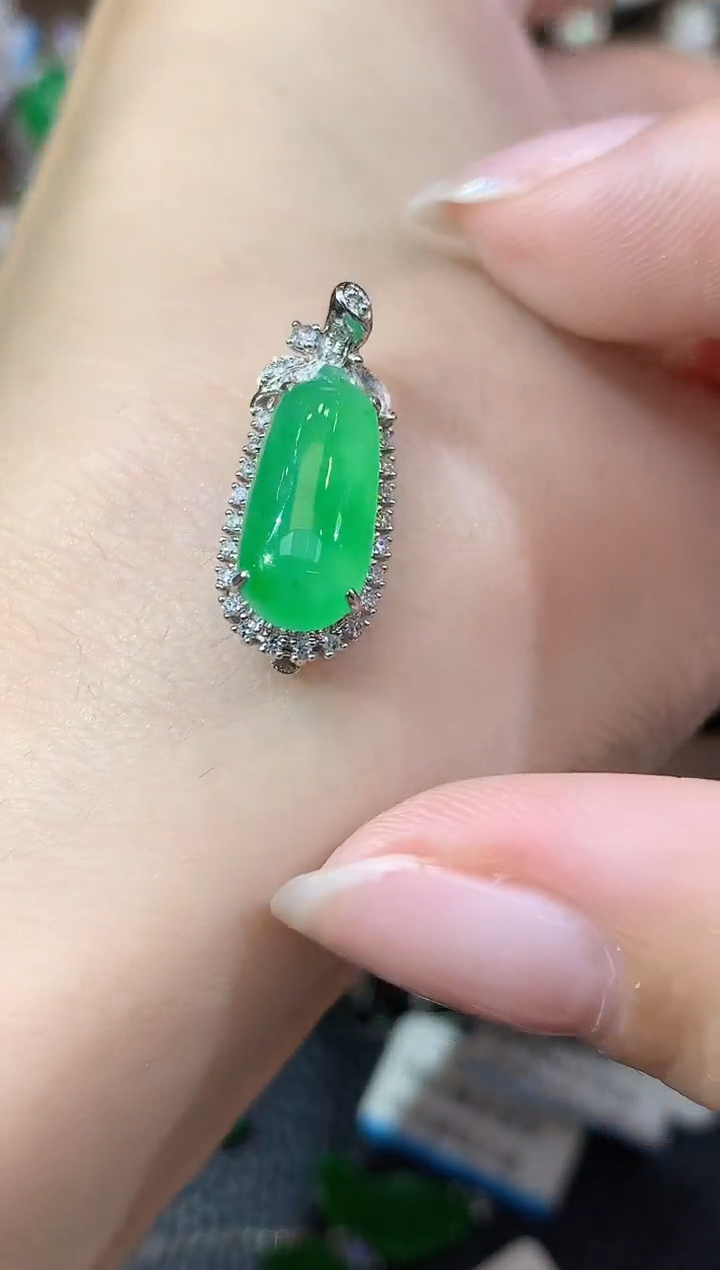 吊坠(不含链)18K金镶嵌翡翠A76