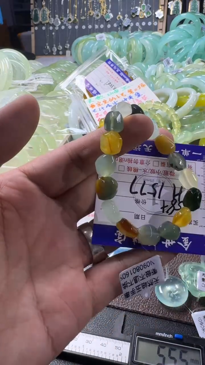 未镶嵌蛇纹石玉手镯1