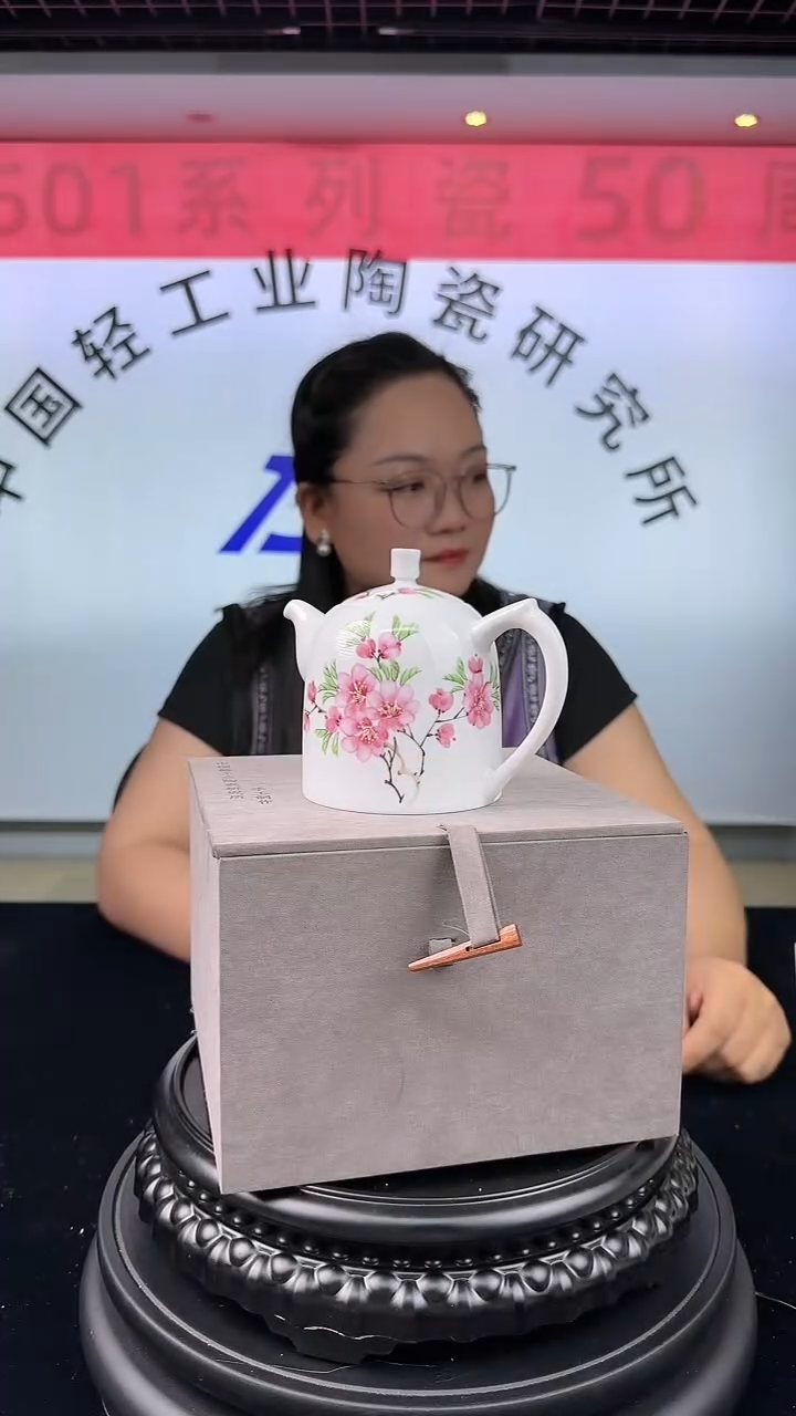 壶甄选-水点桃花金钟壶