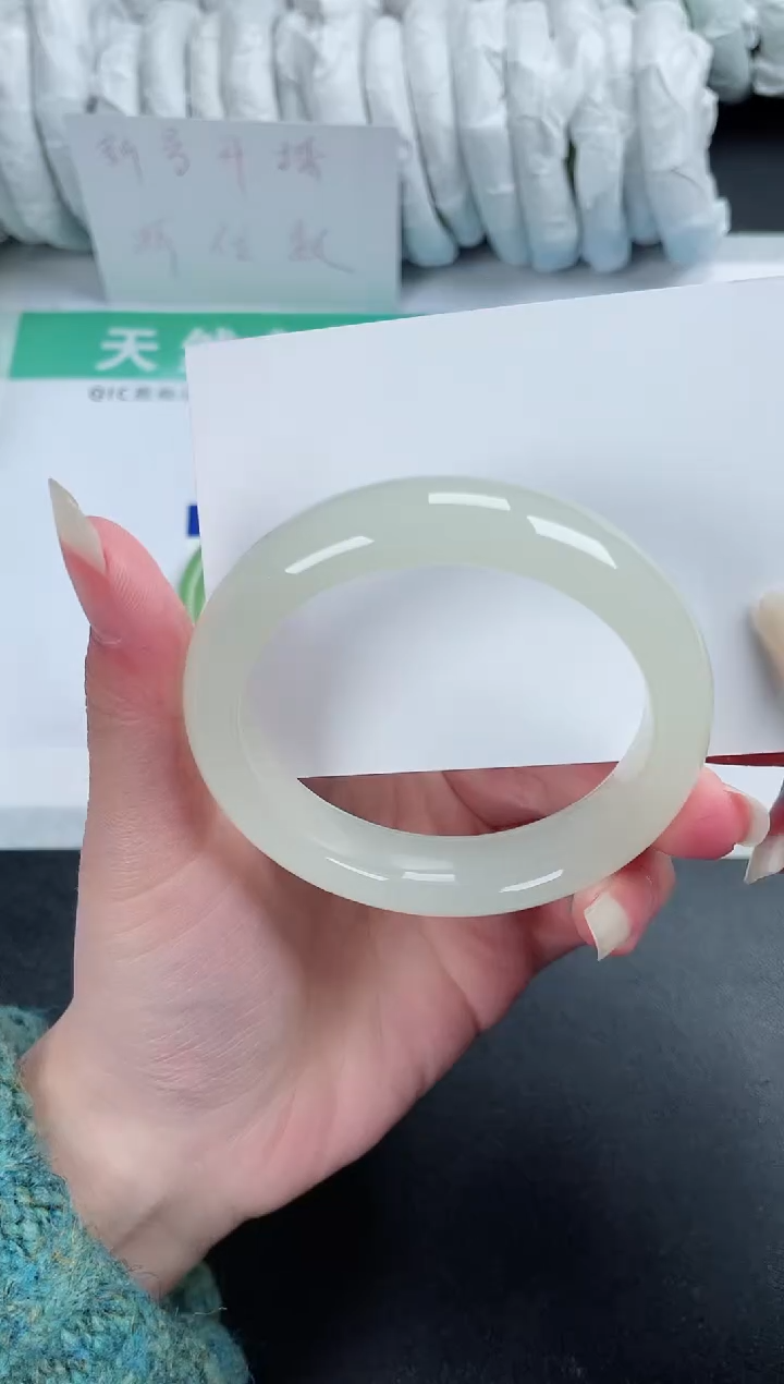 【闪购商品】石英质玉手镯未镶嵌285-55