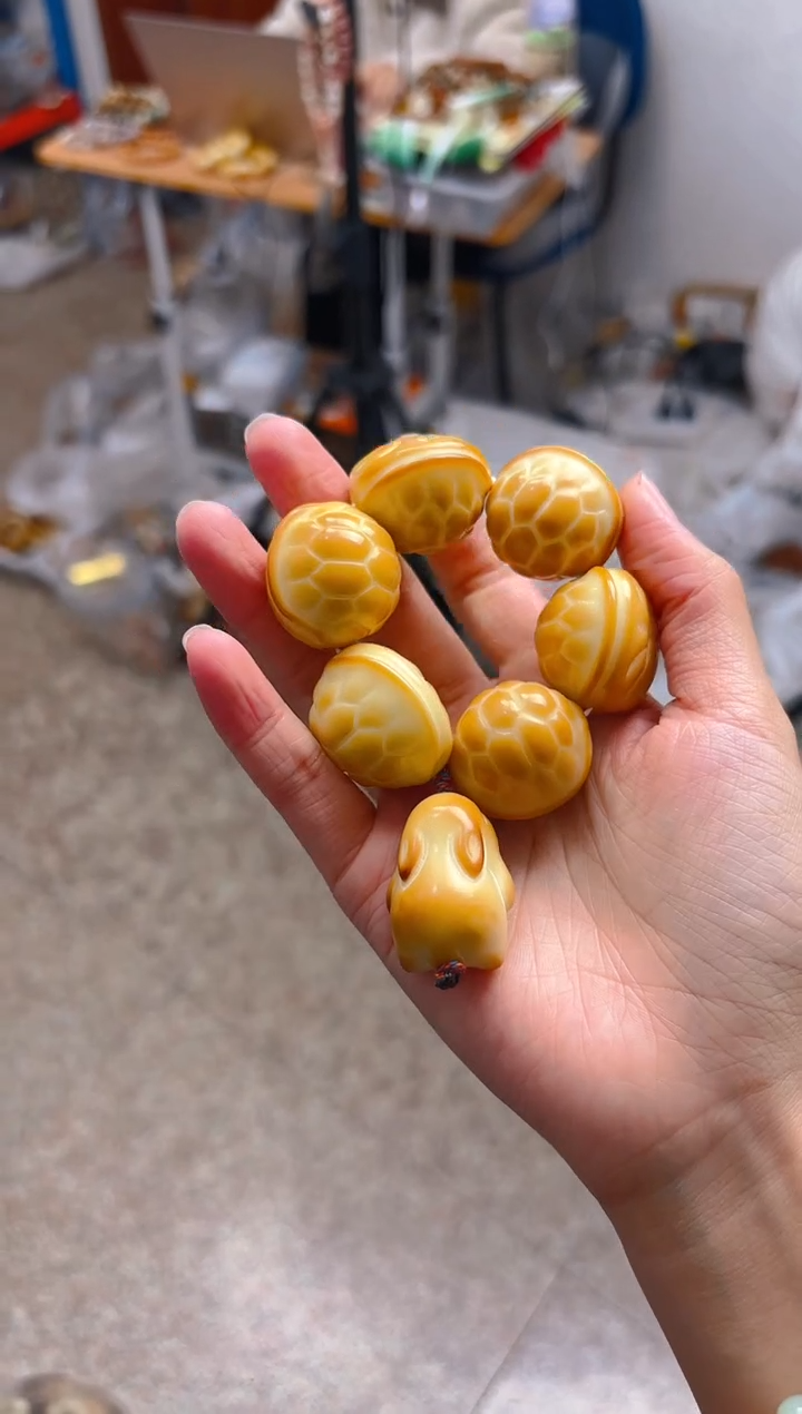 吊坠菩提根/象牙果超级大富甲手捻  黄色趴趴兔