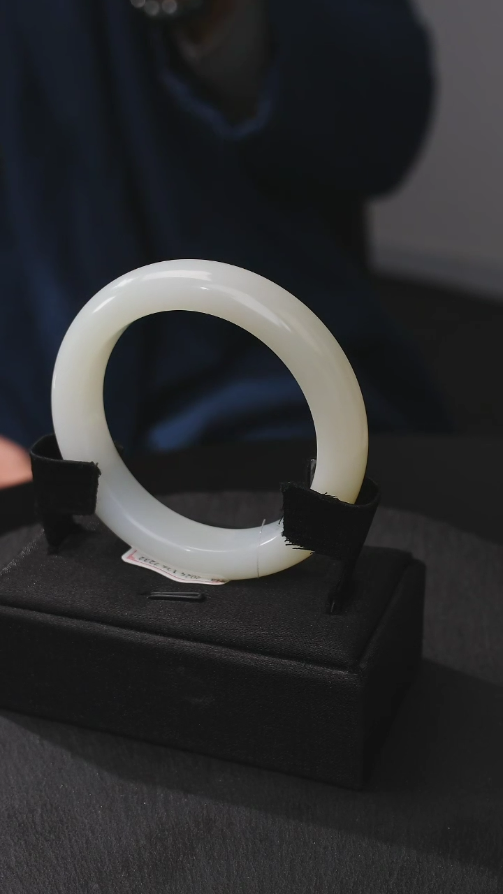 【闪购商品】和田玉手镯未镶嵌和田玉手镯52.5圈