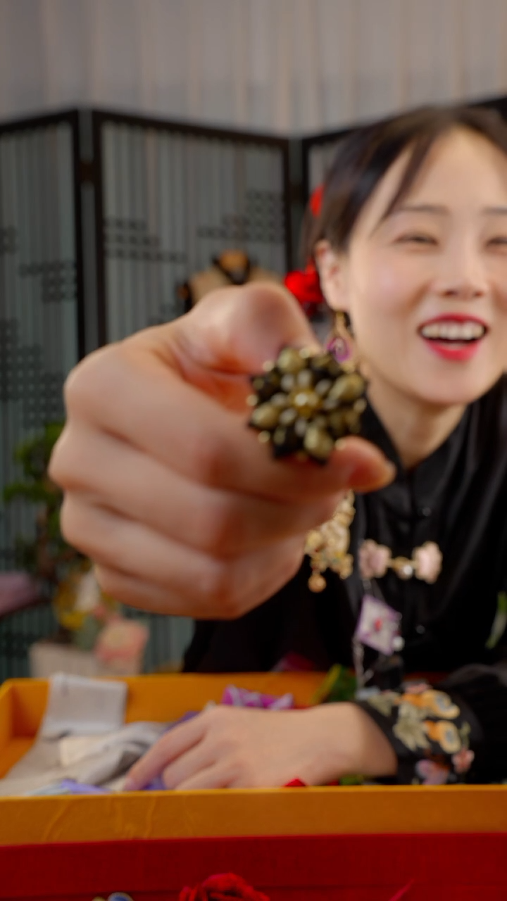 刺绣S****y非遗绒花手工饰品