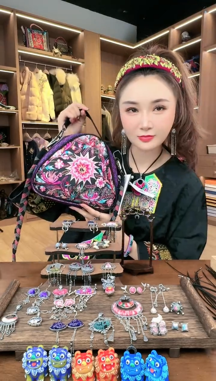 【闪购商品】织绣L508黔东南苗族刺绣