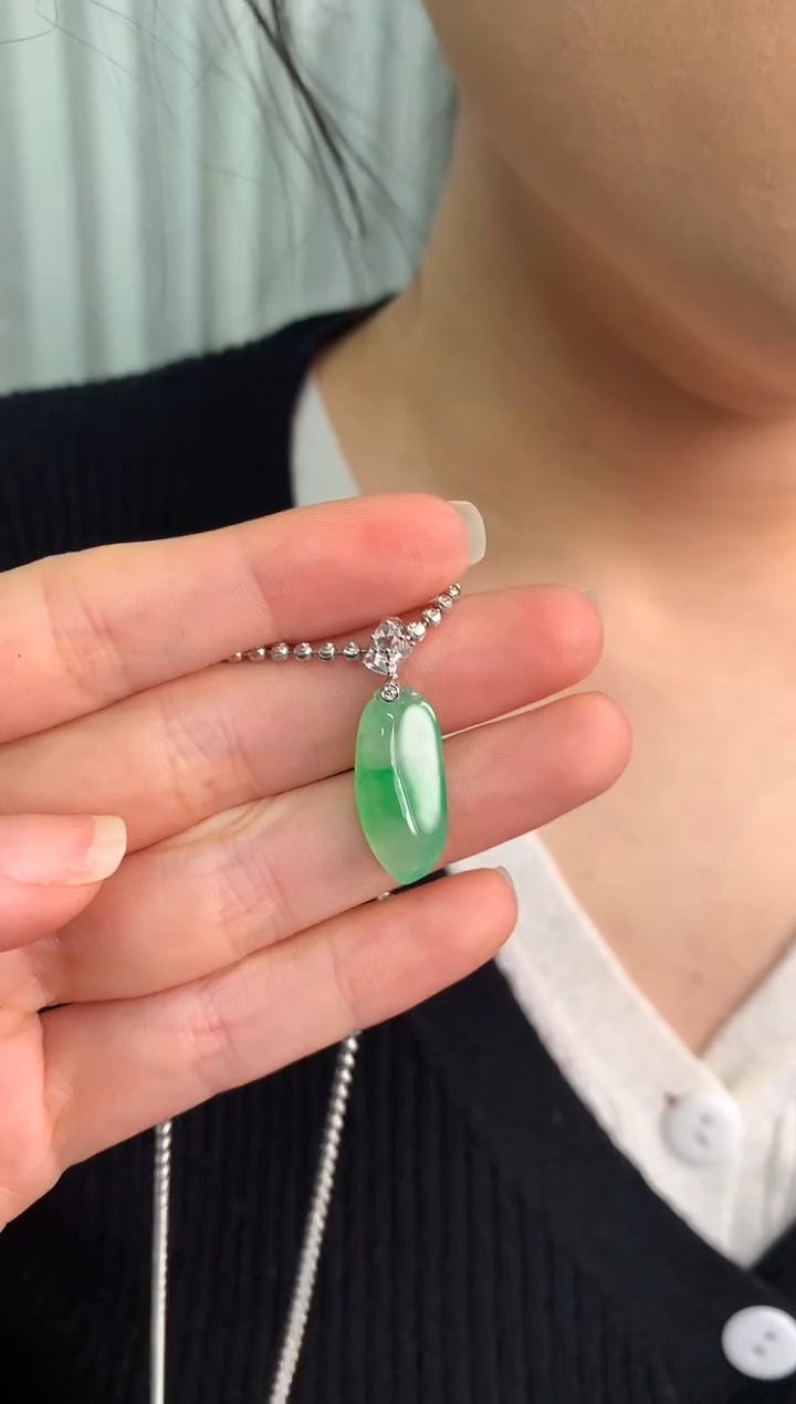 【闪购商品】翡翠颈饰18K金镶嵌福瓜