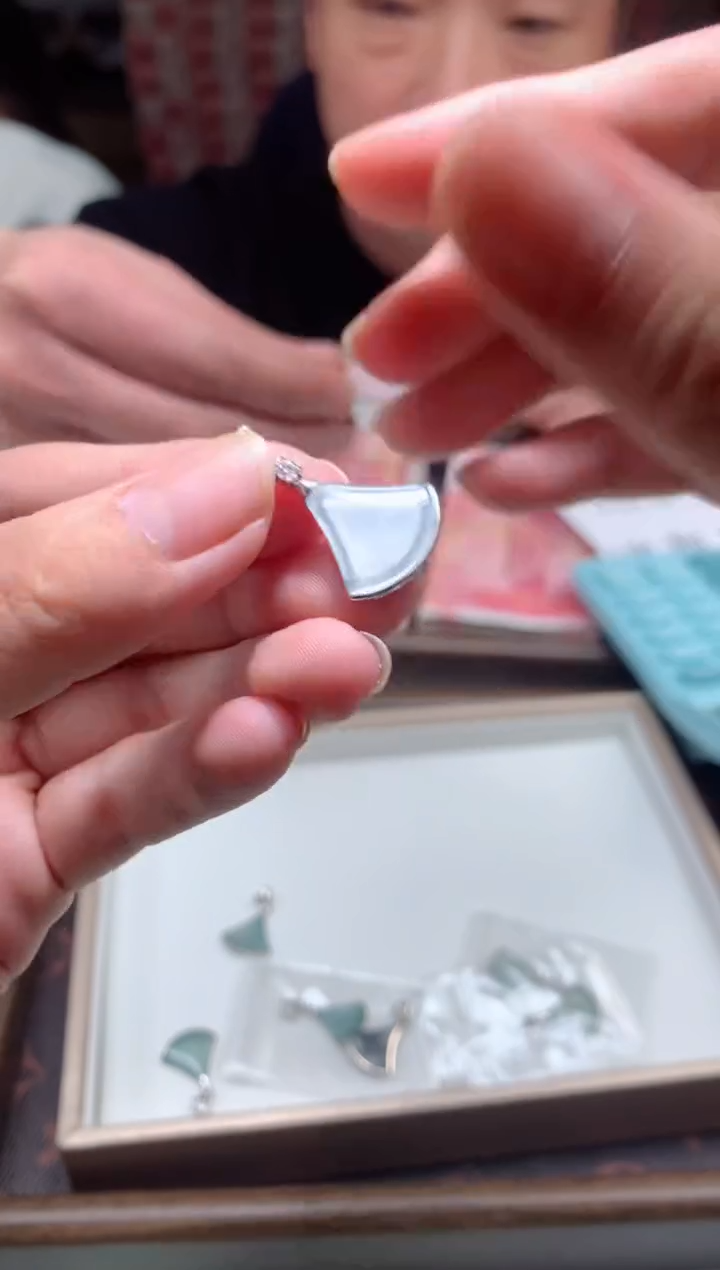 【闪购商品】翡翠颈饰合金天然A货翡翠-多样性发货