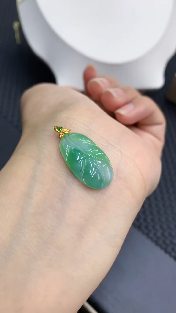 【闪购商品】翡翠颈饰18K金镶嵌            8