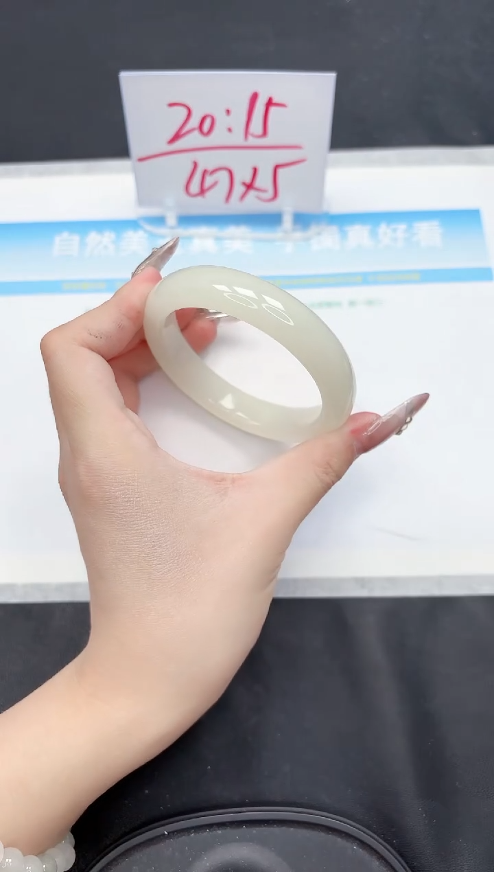 【闪购商品】石英质玉手镯未镶嵌58-56.1