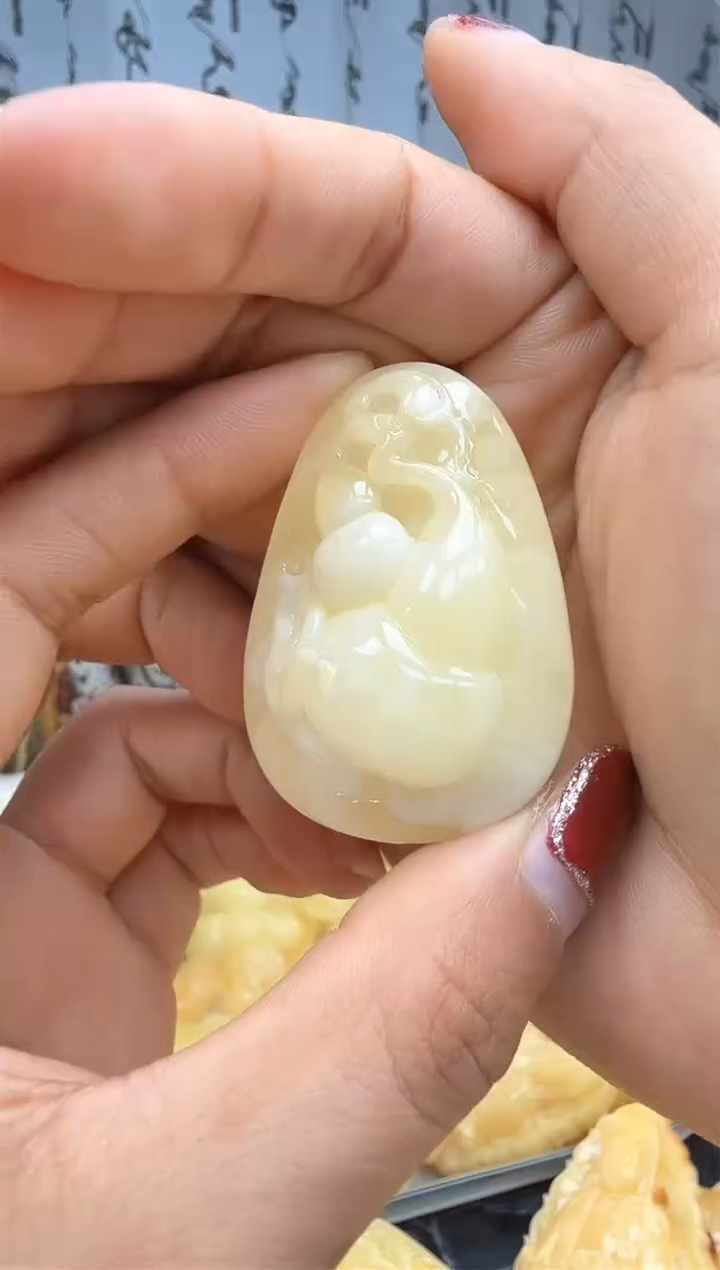 【闪购商品】琥珀裸石未镶嵌挂坠