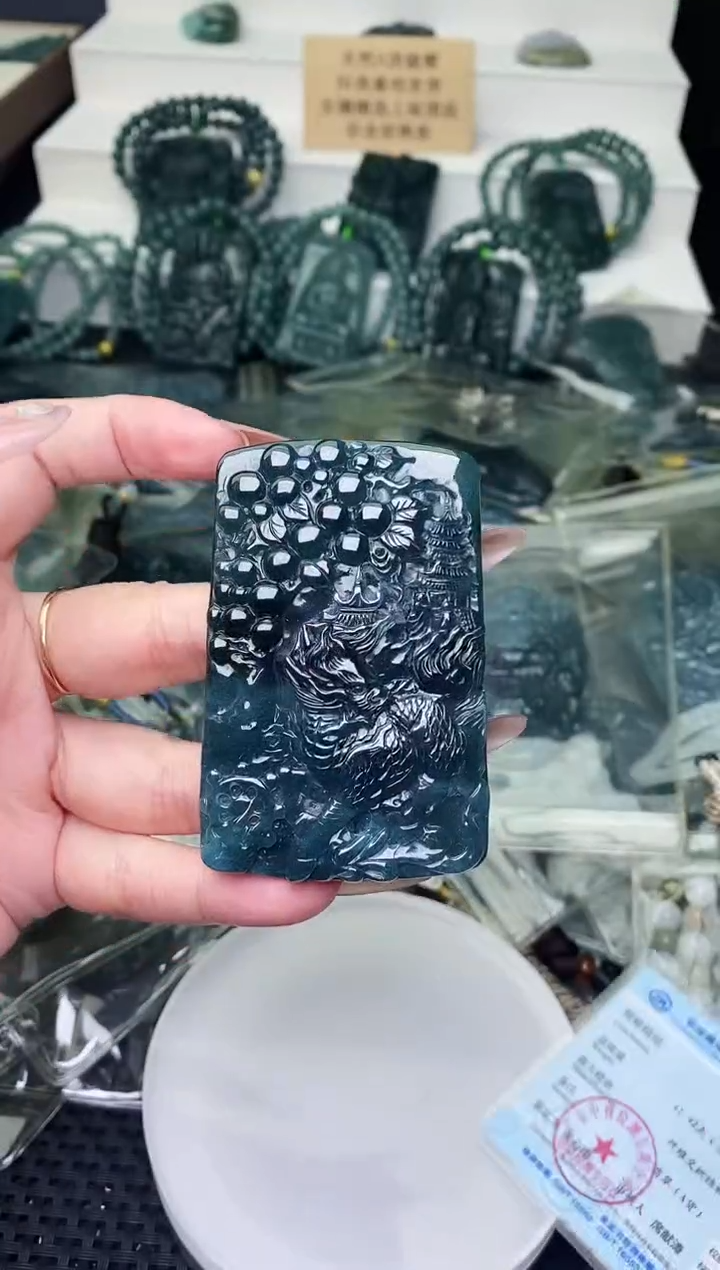 颈饰未镶嵌翡翠 