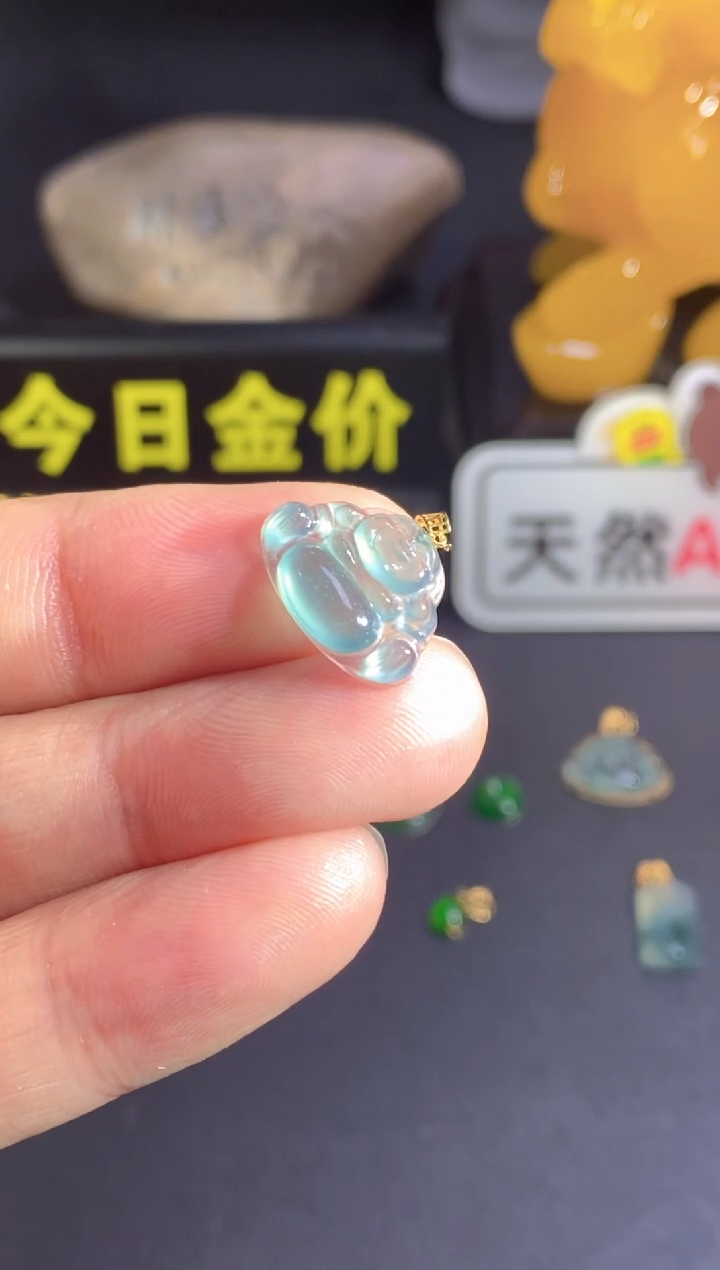翡翠18K金镶嵌颈饰