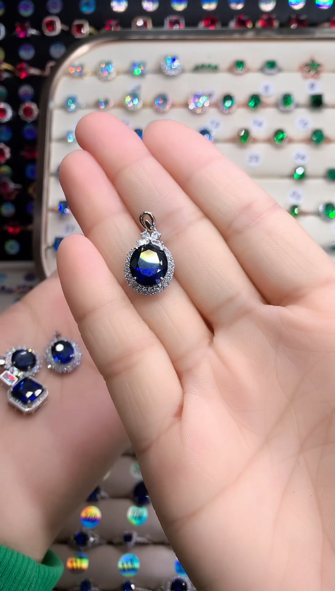 【闪购商品】蓝宝石吊坠(赠链)银S925镶嵌银色