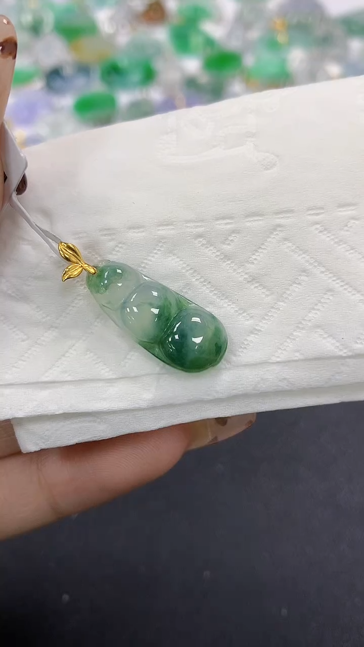 颈饰18K金镶嵌翡翠a货假一赔三支持复检百元上9元证书费自理