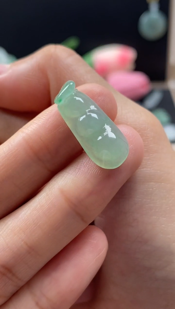 【闪购商品】翡翠颈饰未镶嵌翡翠晴底福豆