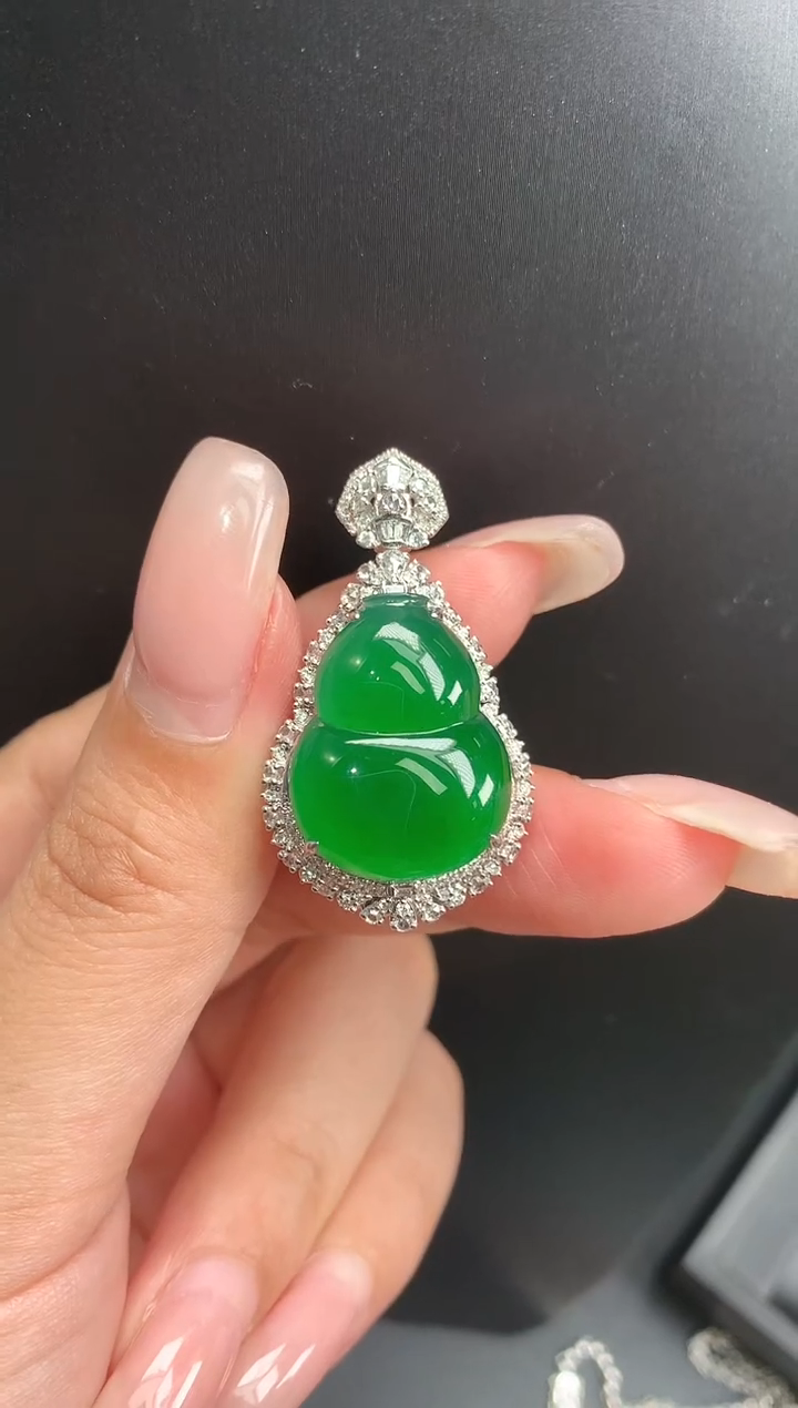 【闪购商品】翡翠颈饰18K金镶嵌葫芦