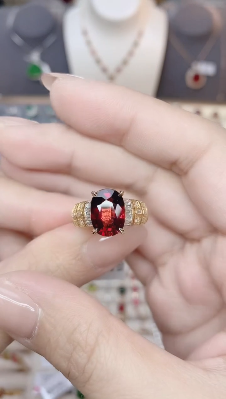 18K金镶嵌碧玺戒指碧玺皮***Y3.9CT