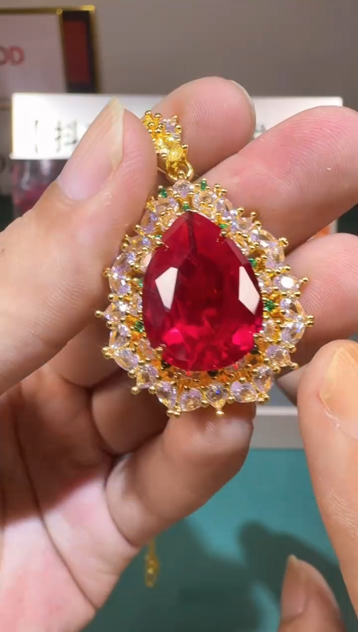 18K金镶嵌颈饰红宝石1