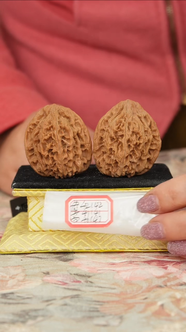 【闪购商品】文玩核桃把件龙纹将军榜