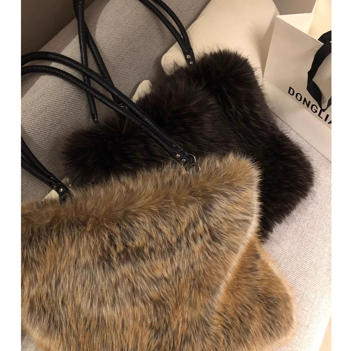 冬季时髦复古设计感毛毛单肩包女冬季轻奢高级感气质百搭斜挎大包