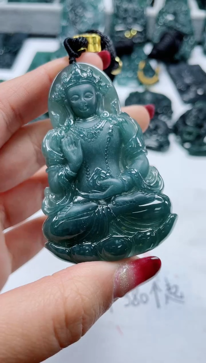 【闪购商品】翡翠颈饰未镶嵌          