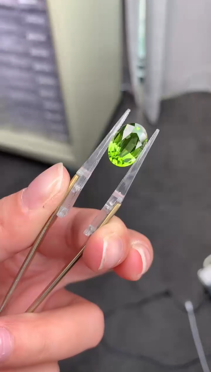 【闪购商品】橄榄石裸石未镶嵌5.6ct橄榄石