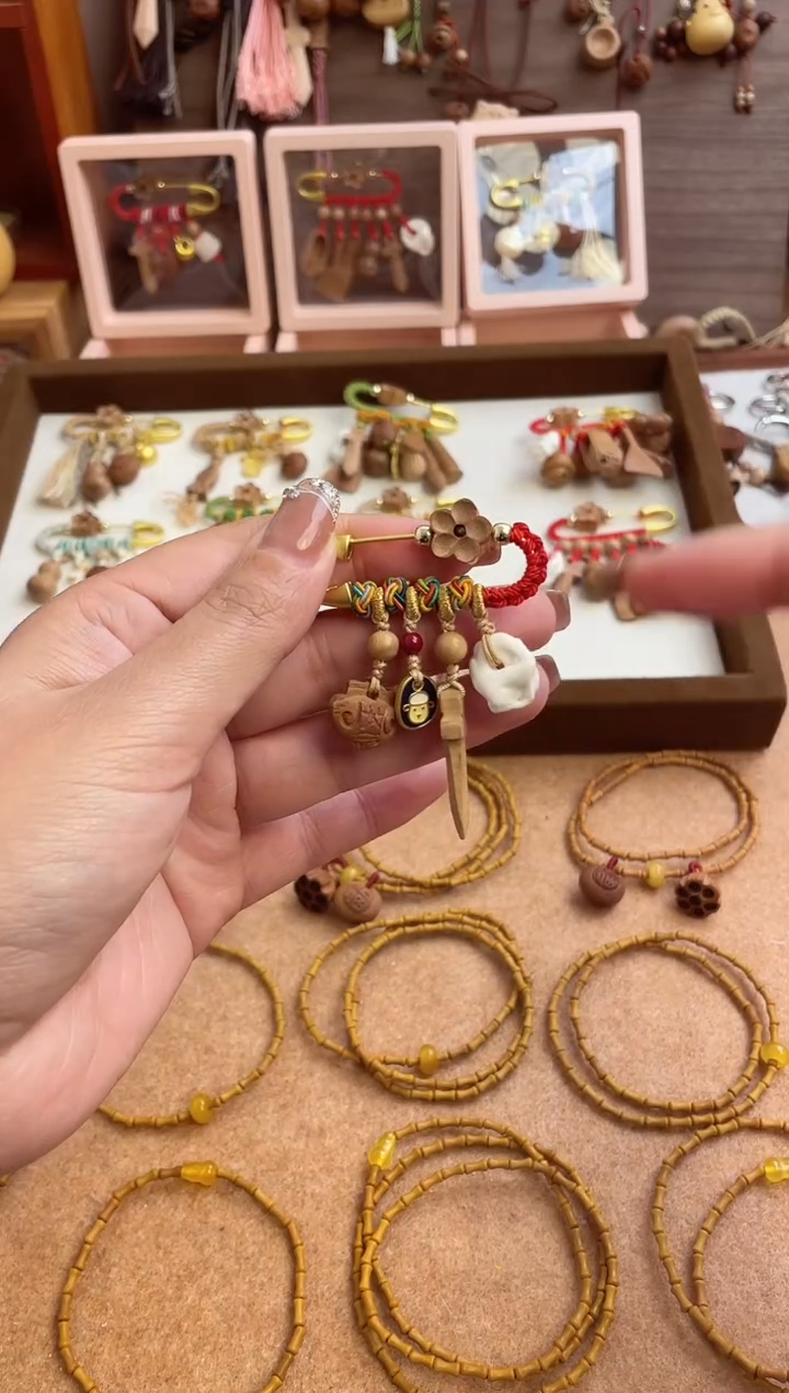 备注生肖桃木别针一物一拍生肖款