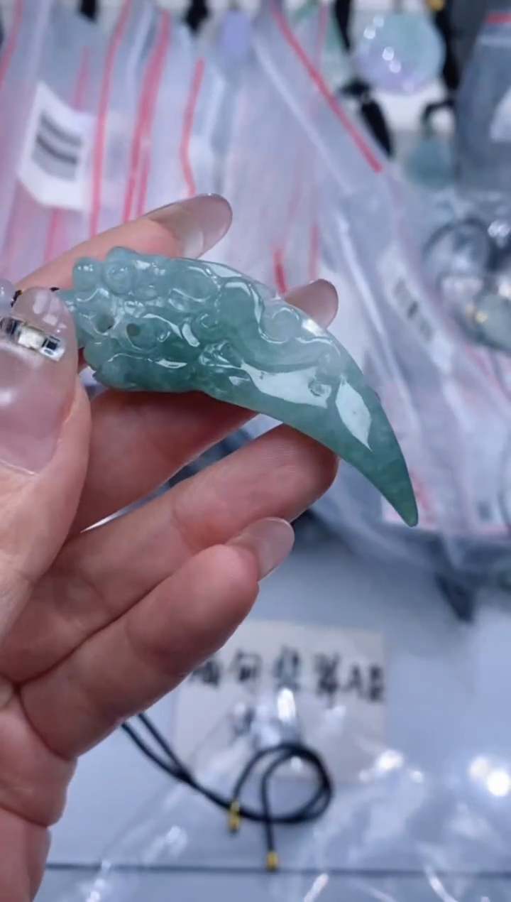 颈饰未镶嵌翡翠吊坠