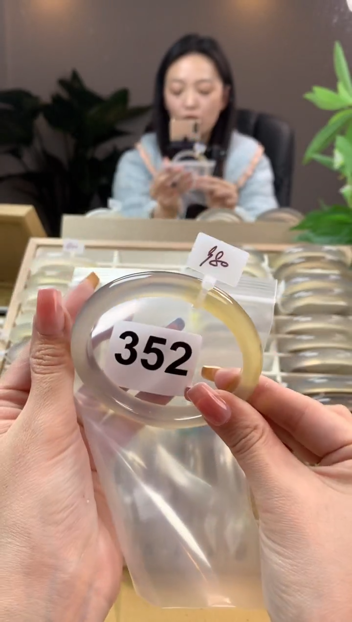 【闪购商品】玛瑙/玉髓手镯未镶嵌352