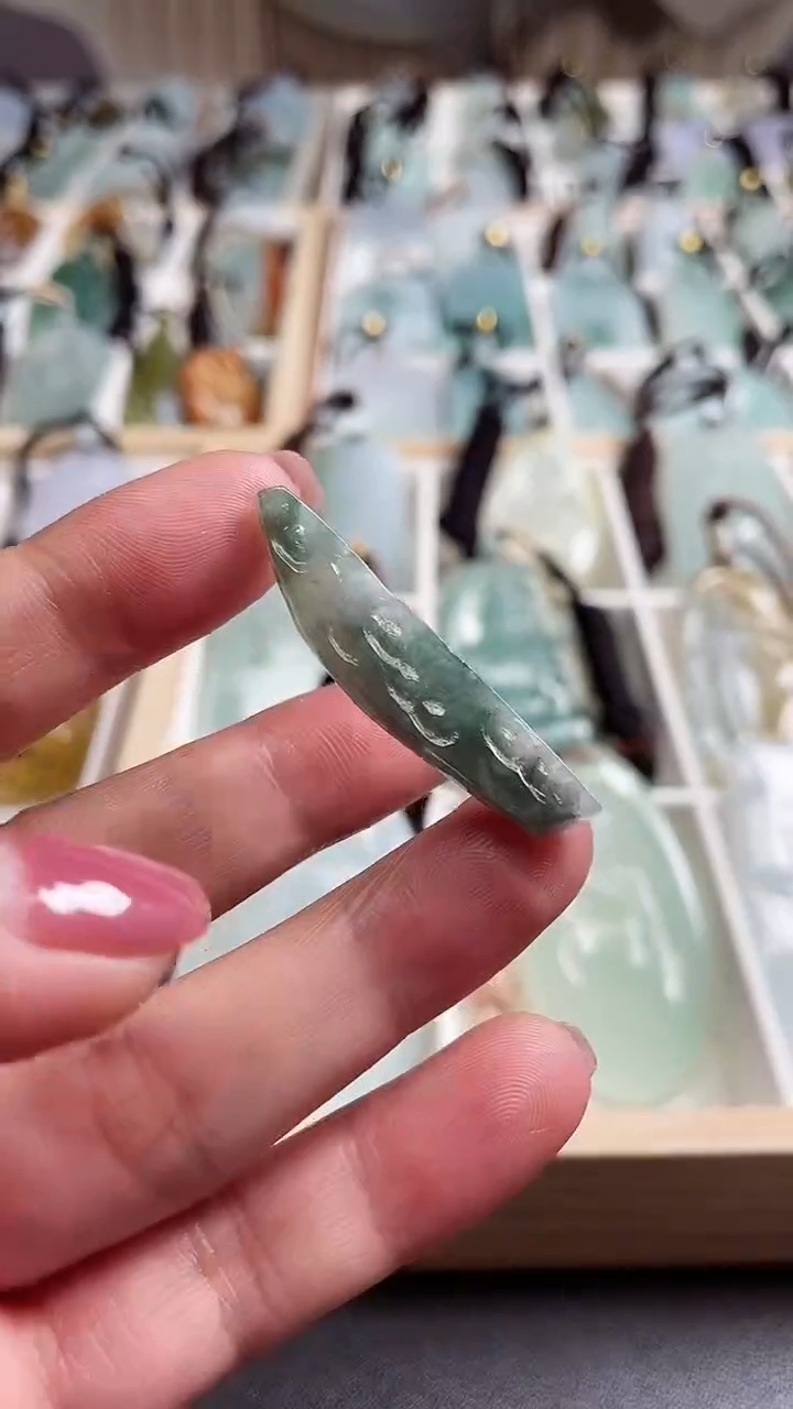 【闪购商品】翡翠颈饰未镶嵌1111111111