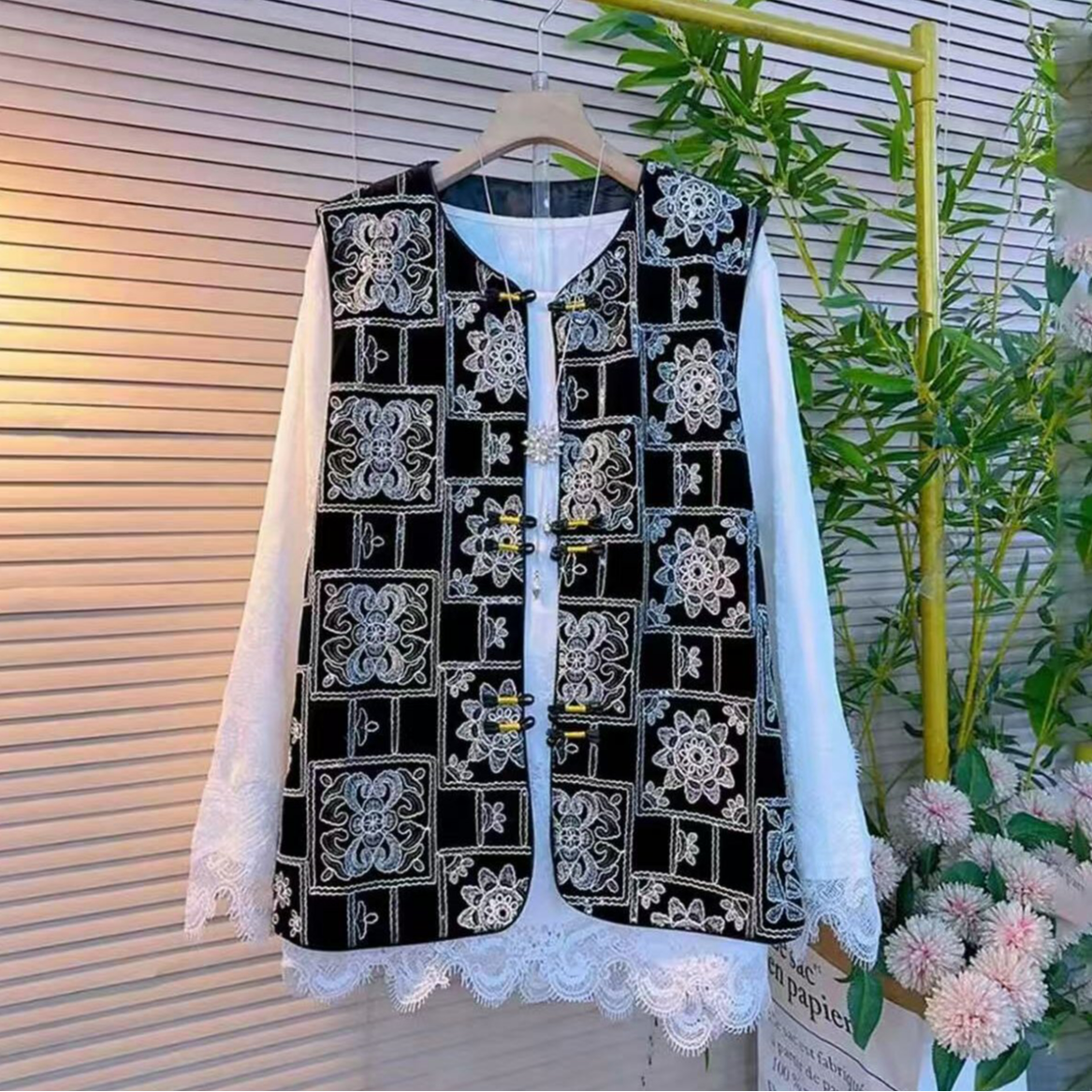 上新价~深圳888-8新中式丝绒亮片马甲重工刺绣马夹大码坎肩单马甲