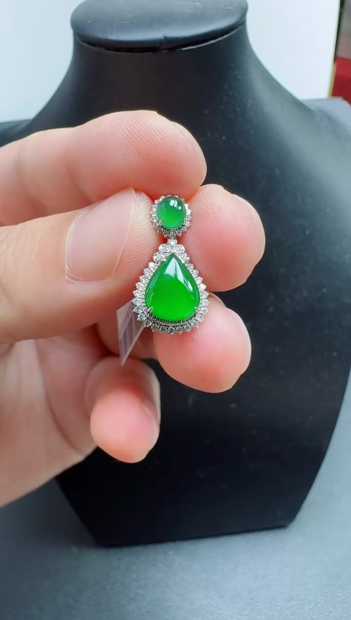 颈饰18K金镶嵌翡翠寄售回流，不退不换