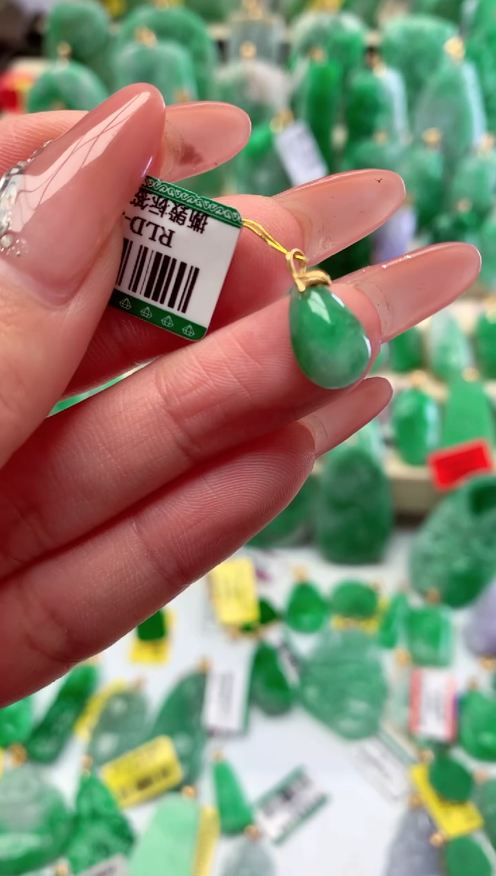 【闪购商品】翡翠吊坠(不含链)18K金镶嵌挂件