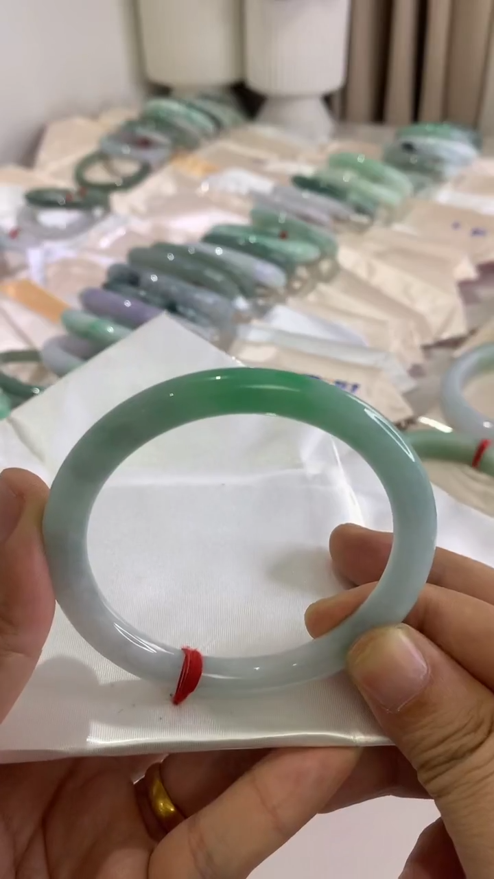 未镶嵌手镯翡翠圆条带色58