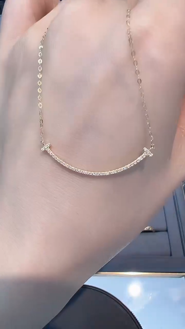 【闪购商品】钻石微笑项链18K金镶嵌发一