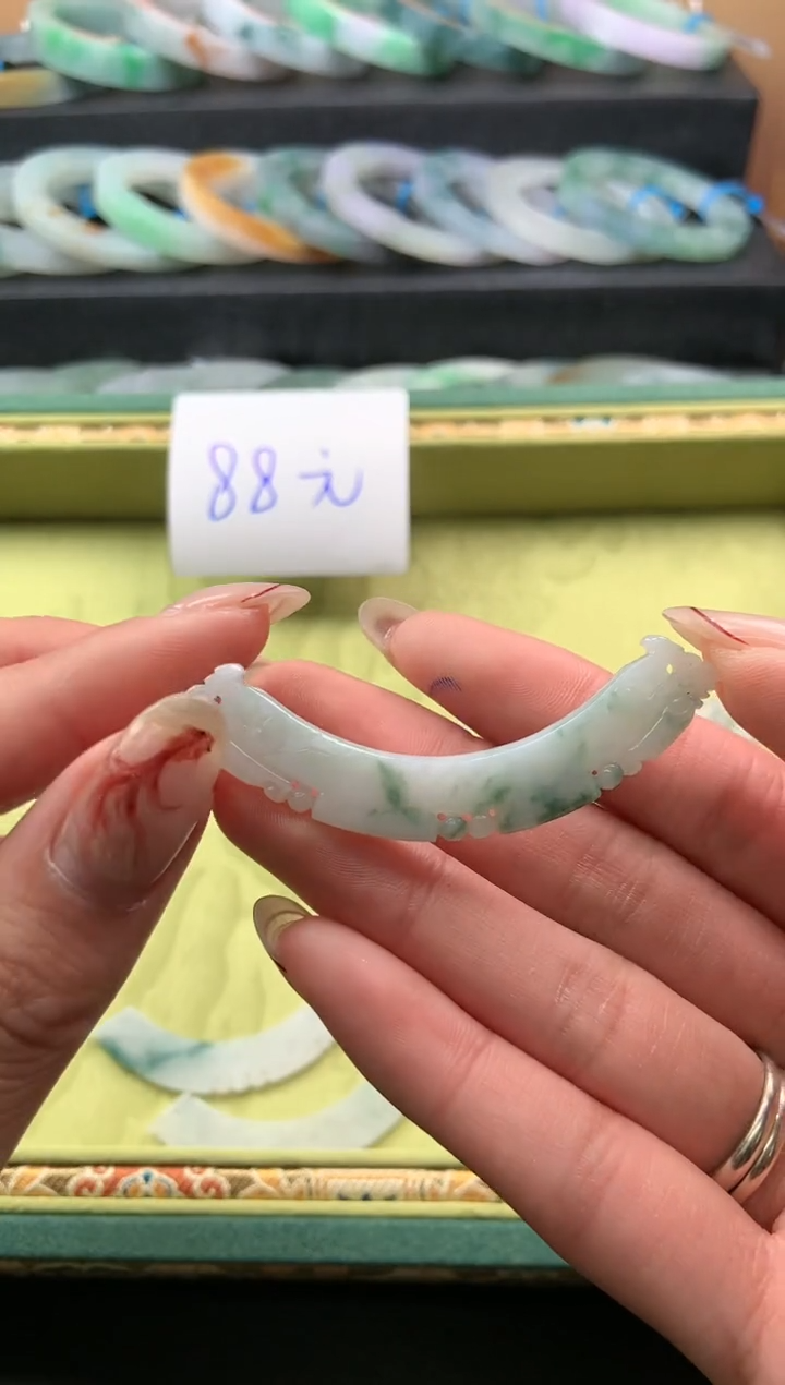【闪购商品】翡翠颈饰未镶嵌玉璜